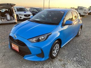2022 Toyota Yaris IV, синий, 1030000 рублей, вид 1
