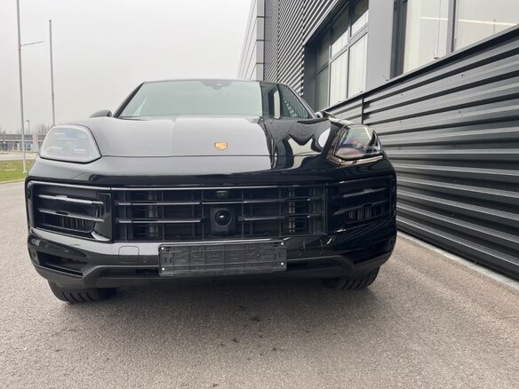 2025 Porsche Cayenne Coupé III Рестайлинг, чёрный - вид 4