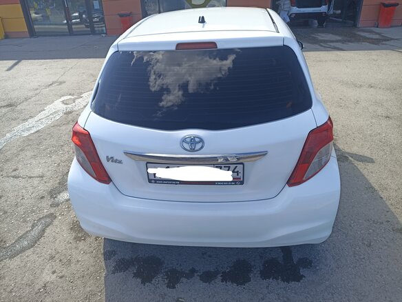 2013 Toyota Vitz III (XP130), белый, 820000 рублей - вид 6
