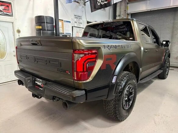 2025 Ford F-150 Raptor XIV Рестайлинг, зелёный - вид 2