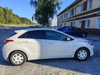 2013 Hyundai i30 II, белый, 770000 рублей, вид 3