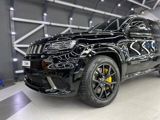 2018 Jeep Grand Cherokee Trackhawk IV (WK2) Рестайлинг, чёрный, 9000000 рублей, вид 2