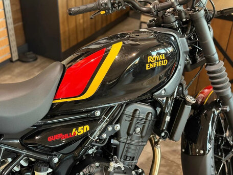 2025 Royal Enfield Guerrilla 450, чёрный, 554000 рублей, вид 5