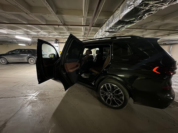 2023 BMW X7 40d I (G07) Рестайлинг, чёрный, 16300000 рублей - вид 4