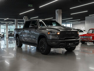 2025 Ram 1500 Crew Cab V Рестайлинг, серый, 9000000 рублей, вид 2
