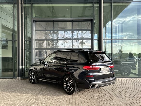 2020 BMW X7 30d I (G07), чёрный - вид 1