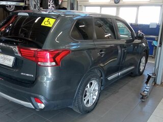 2015 Mitsubishi Outlander III Рестайлинг, серый, 1430000 рублей, вид 3