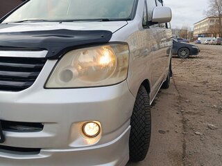 2002 Toyota Noah I (R60), серый, 870000 рублей, вид 2