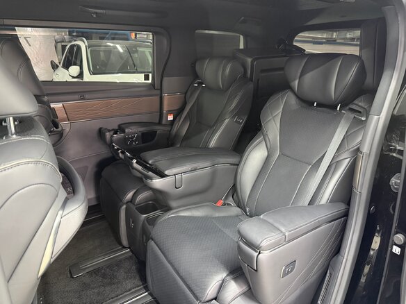 2023 Toyota Alphard IV, чёрный - вид 20