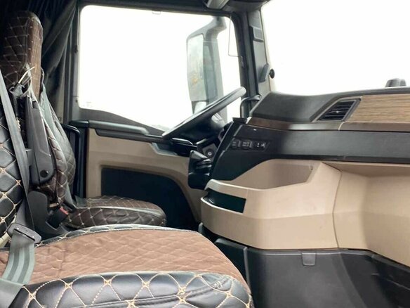2023 MAN TGX, красный, 9799000 рублей - вид 5