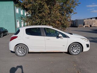 2011 Peugeot 308 I Рестайлинг, белый, 400000 рублей, вид 3