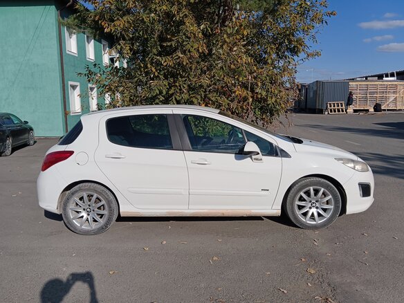 2011 Peugeot 308 I Рестайлинг, белый - вид 2