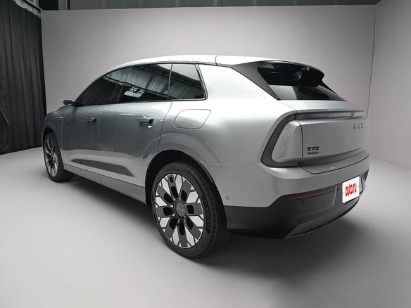 2026 Audi E7X, серебристый, 7399900 рублей - вид 2