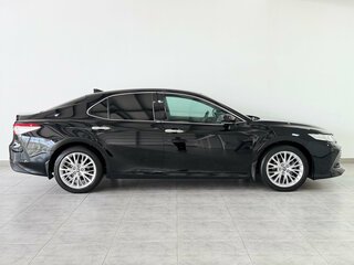 2020 Toyota Camry VIII (XV70), чёрный, 2999000 рублей, вид 4