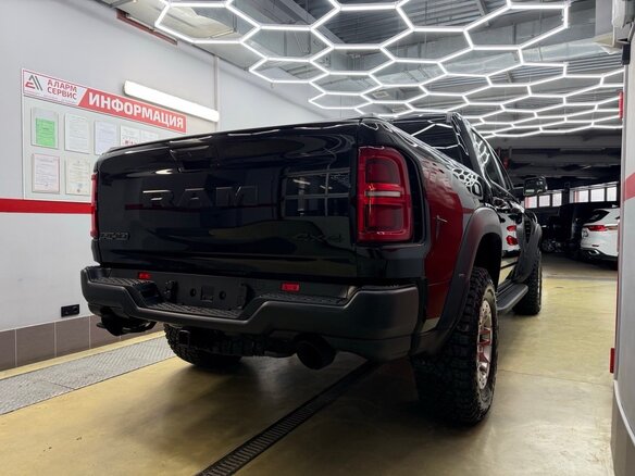 2025 Ram 1500 RHO V Рестайлинг, чёрный - вид 27