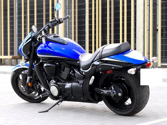 2022 Suzuki Boulevard M109R, синий, 1698096 рублей - вид 2