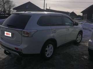 2014 Mitsubishi Outlander III Рестайлинг, белый, 1590000 рублей, вид 3