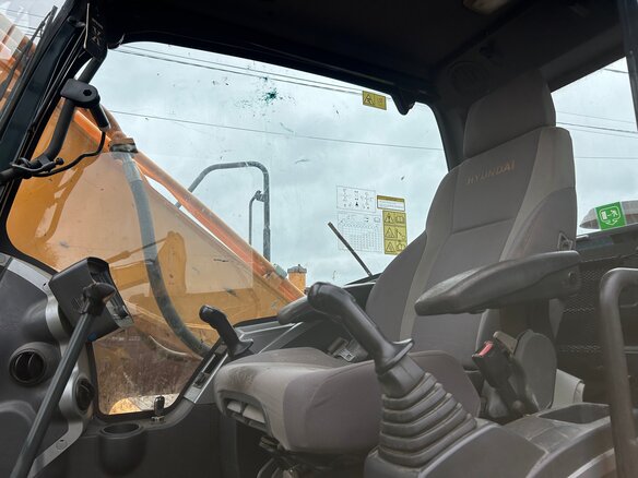 2020 Hyundai R210LC, жёлтый, 8415000 рублей - вид 9