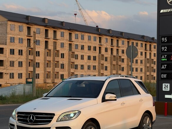 2014 Mercedes-Benz M-Класс 400 III (W166), белый, 2650000 рублей