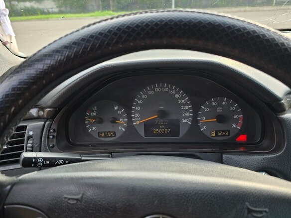 1999 Mercedes-Benz E-Класс 320 II (W210, S210) Рестайлинг, чёрный, 600000 рублей - вид 6
