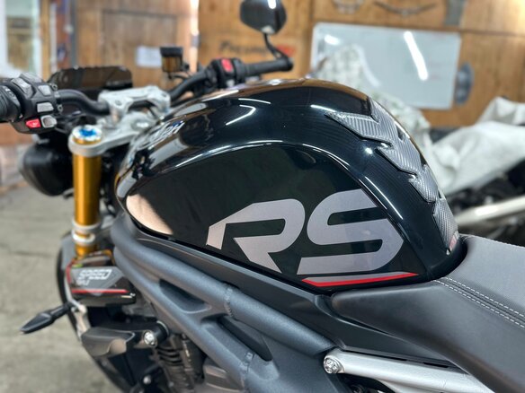 2021 Triumph Speed Triple, чёрный, 1390000 рублей - вид 17