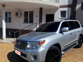 2015 Toyota Land Cruiser 200 Series Рестайлинг 1, серебристый, 4970000 рублей, вид 2