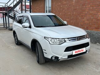 2014 Mitsubishi Outlander III, белый, 1550000 рублей, вид 3