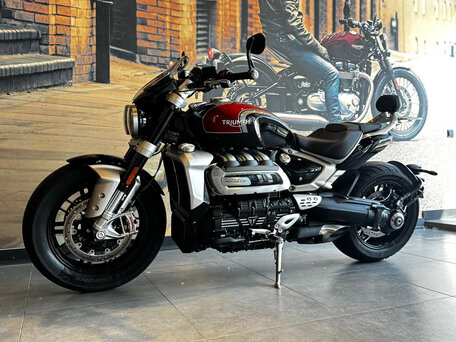 2023 Triumph Rocket 3, чёрный, 2850000 рублей, вид 2