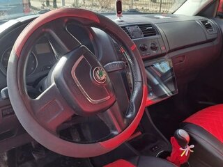 2011 Skoda Fabia II Рестайлинг, красный, 520000 рублей, вид 4