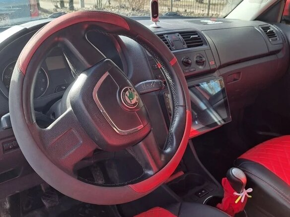 2011 Skoda Fabia II Рестайлинг, красный, 520000 рублей - вид 3