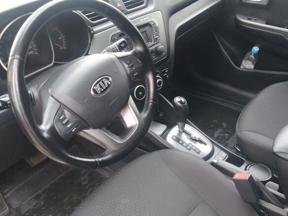 2014 Kia Rio III, бежевый, 850000 рублей - вид 4