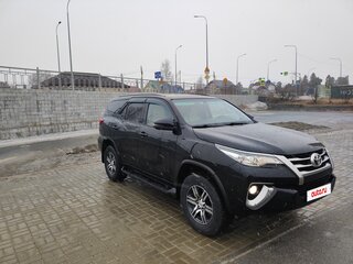2019 Toyota Fortuner II, чёрный, 3000000 рублей, вид 3