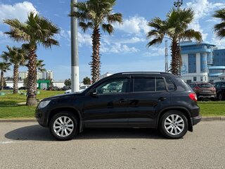 2011 Volkswagen Tiguan I, чёрный, 895000 рублей, вид 4
