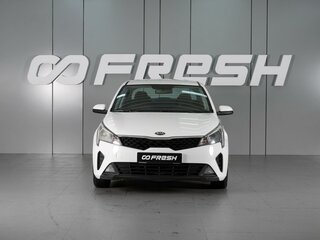 2021 Kia Rio IV Рестайлинг, белый, 1459000 рублей, вид 3