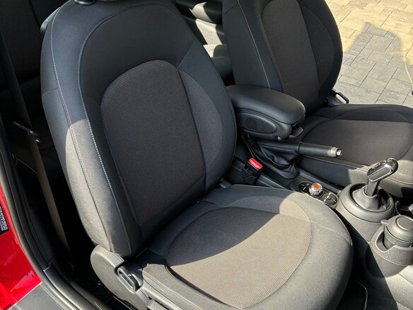 2019 Mini Hatch Cooper III (F55/F56) Рестайлинг, красный, 1800000 рублей - вид 15