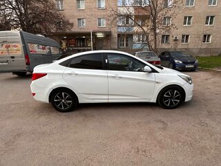 2015 Hyundai Solaris I Рестайлинг, белый, 660000 рублей, вид 2