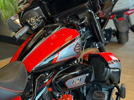 2026 Harley-Davidson CVO Street Glide Limited, красный, 6950000 рублей, вид 3