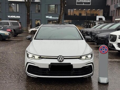 2023 Volkswagen Golf VIII, белый, 1940000 рублей, вид 1