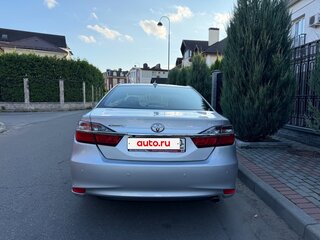 2017 Toyota Camry VII (XV50) Рестайлинг 2, серебристый, 3200000 рублей, вид 3