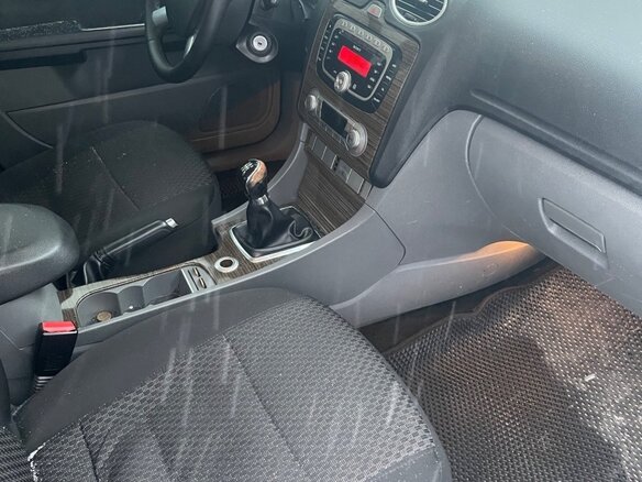2008 Ford Focus II Рестайлинг, чёрный, 450000 рублей - вид 3
