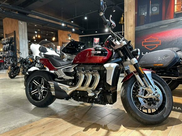 2023 Triumph Rocket 3, красный, 2990000 рублей - вид 13