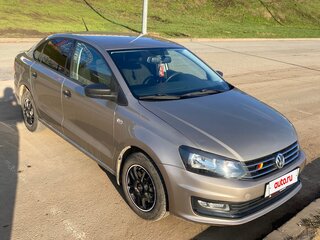 2016 Volkswagen Polo V Рестайлинг, бежевый, 1000000 рублей, вид 1