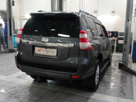 2016 Toyota Land Cruiser Prado 150 Series Рестайлинг 1, серый, 3297000 рублей, вид 3