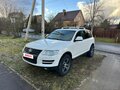 2009 Volkswagen Touareg I Рестайлинг, белый, 1130000 рублей - вид 4