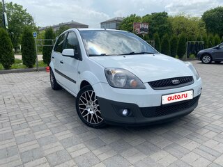 2007 Ford Fiesta Mk5, белый, 400000 рублей, вид 3