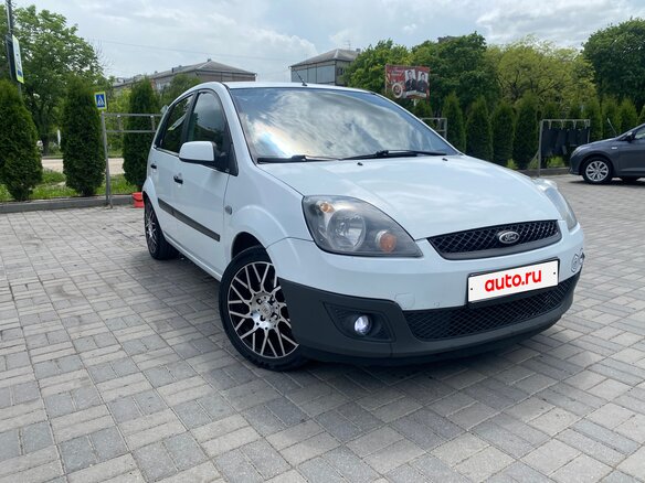 2007 Ford Fiesta Mk5, белый, 400000 рублей - вид 2
