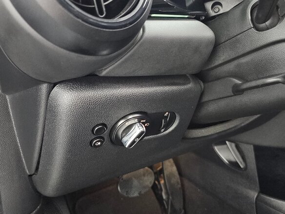 2022 Mini Hatch Cooper III (F55/F56) Рестайлинг 2, чёрный, 1795000 рублей - вид 17