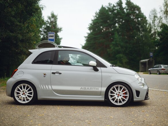 2022 Abarth 595 I Рестайлинг, серый - вид 1