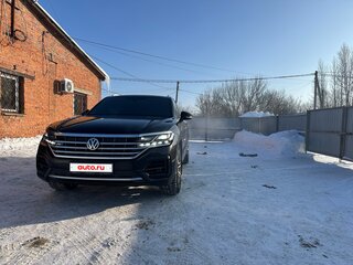 2018 Volkswagen Touareg III, чёрный, 7000000 рублей, вид 1