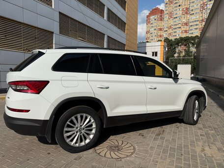 2020 Skoda Kodiaq I, белый, 2670000 рублей, вид 4